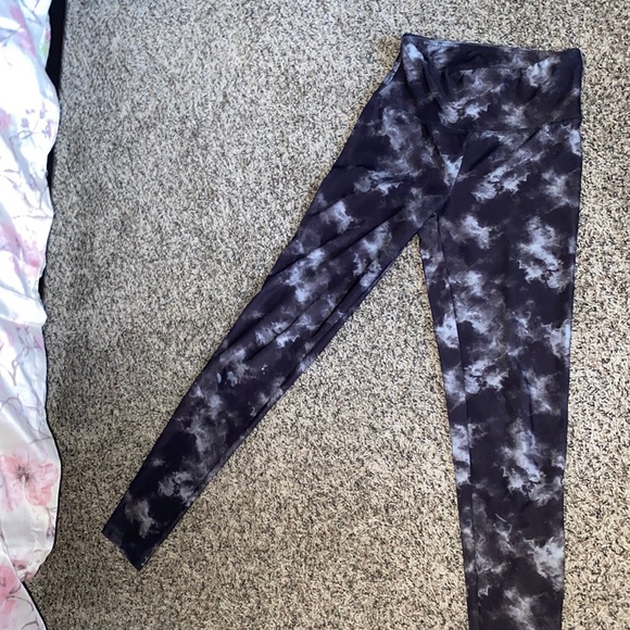 BLACK AND WHITE TIE DYE LEGGINGS - Picture 1 of 3